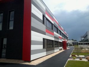 revestimiento de fachada de metal / liso / en láminas