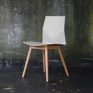 silla de oficina moderna / tapizada / reciclable / de roble