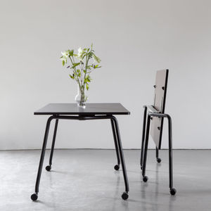 mesa moderna / de material laminado / rectangular / para el sector servicios