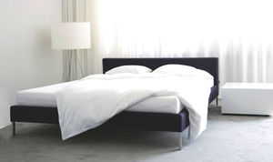 cama estándar / de matrimonio / moderna / tapizada