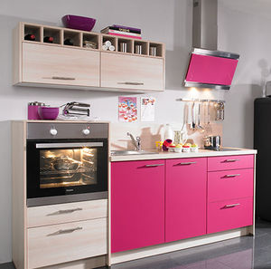 cocina moderna / de madera / con isla / lacada