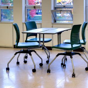 silla moderna / con ruedas / con mesita / ajustable en altura
