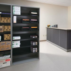 armario de oficina bajo / de madera / con cajones / modular