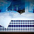 cama doble / contemporáneos / de cama tapizados / de tela - VIVIDUS