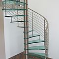 escalera de caracol / estructura de acero inoxidable / peldaño de vidrio - ECLIPSE