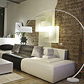 lámpara con pedestal para uso / contemporáneos / de plástico / de arco - HOOP