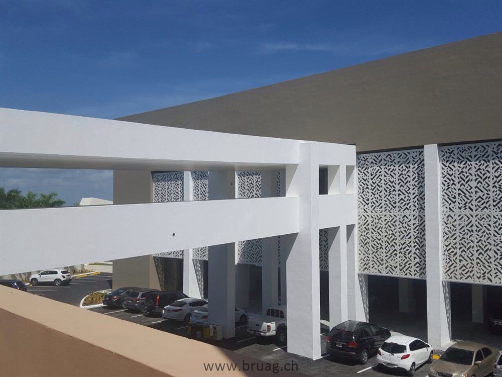 Celosía con lamas de material compuesto - BREATHLESS RESORT PUNTA CANA