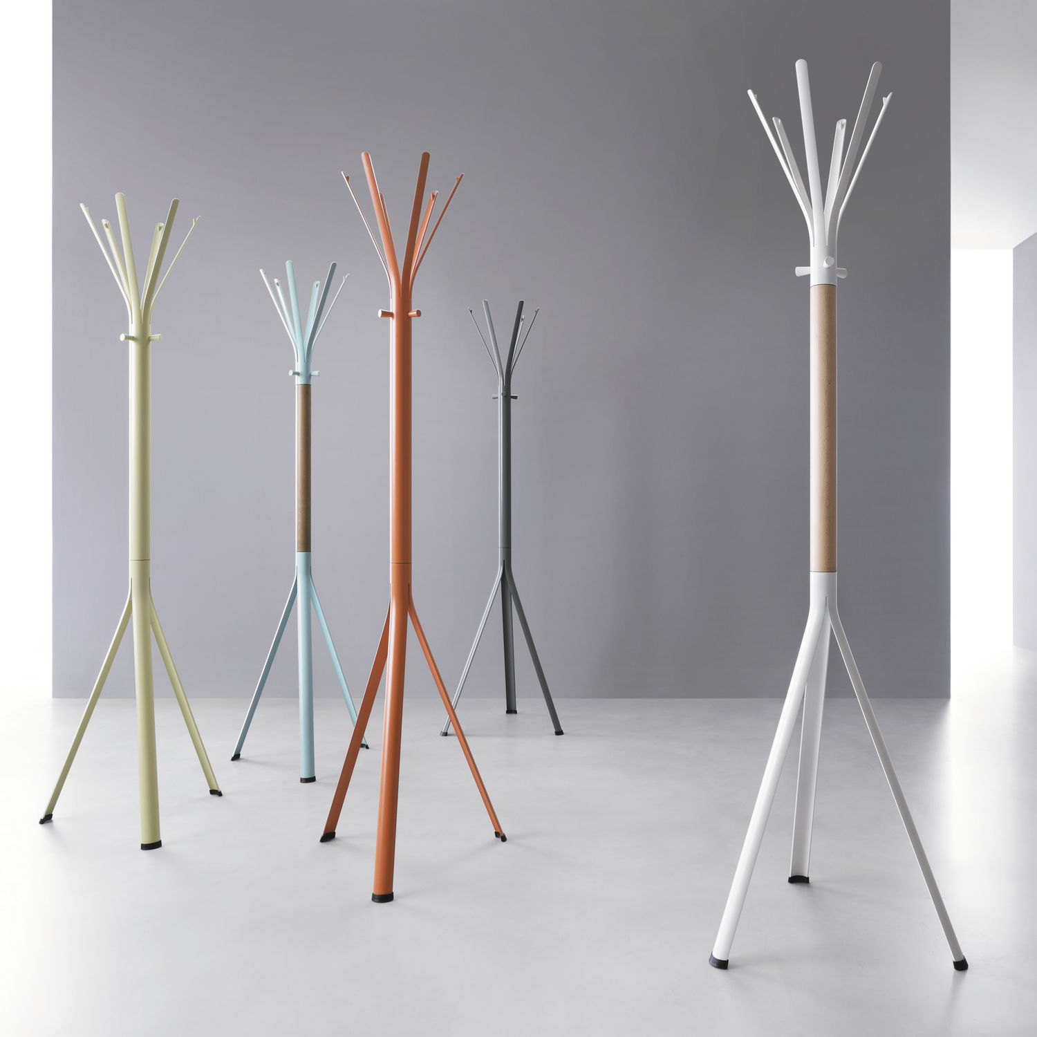 Perchero de pie NINE Profim contemporáneo / de acero / para el