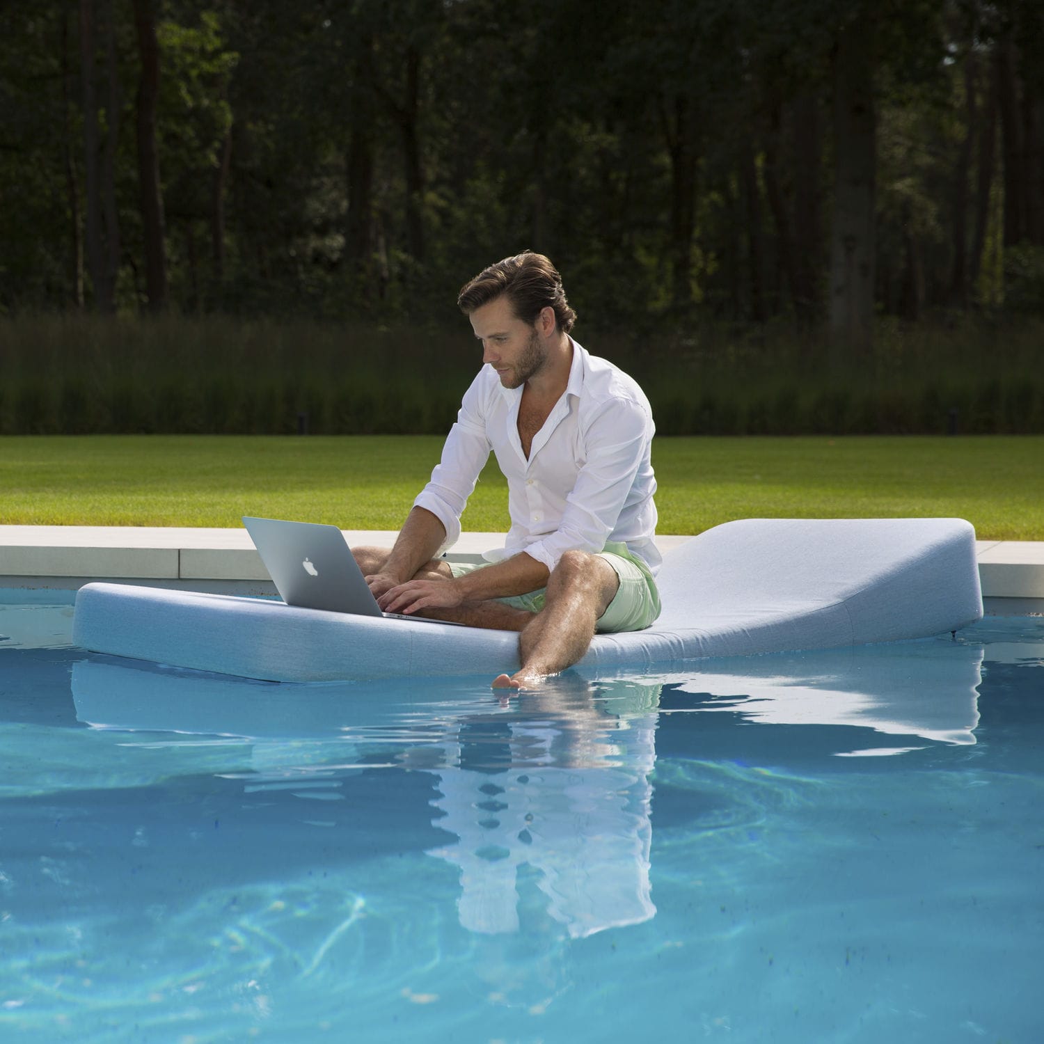 Tumbona contemporánea JACKIE FLOATING LOUNGER Mr Blue Sky