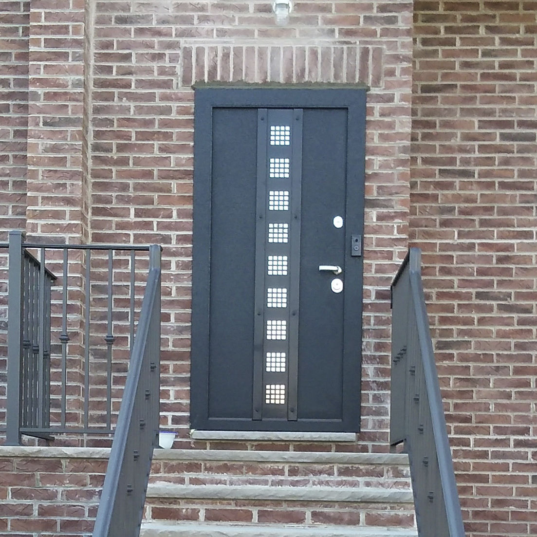 Puerta de entrada - OLYMPIA - Ville Doors - abatible / de acero