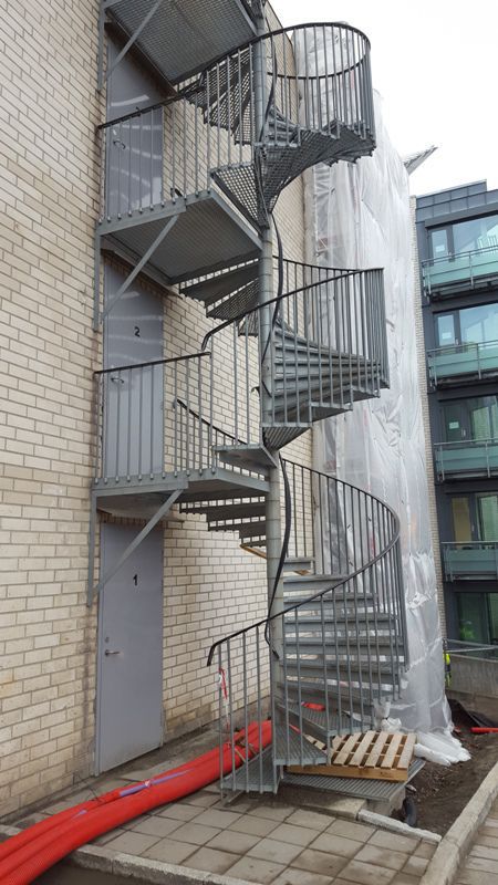 Escalera en U / de metal / con peldaños de metal / sin contrahuellas