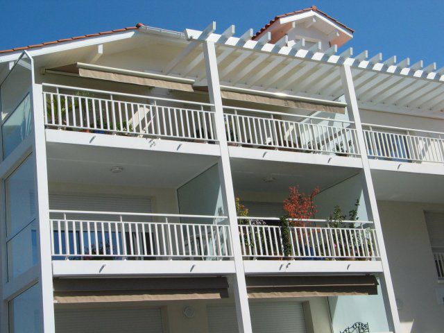 Barandilla de aluminio / con barrotes / de exterior / para balcón