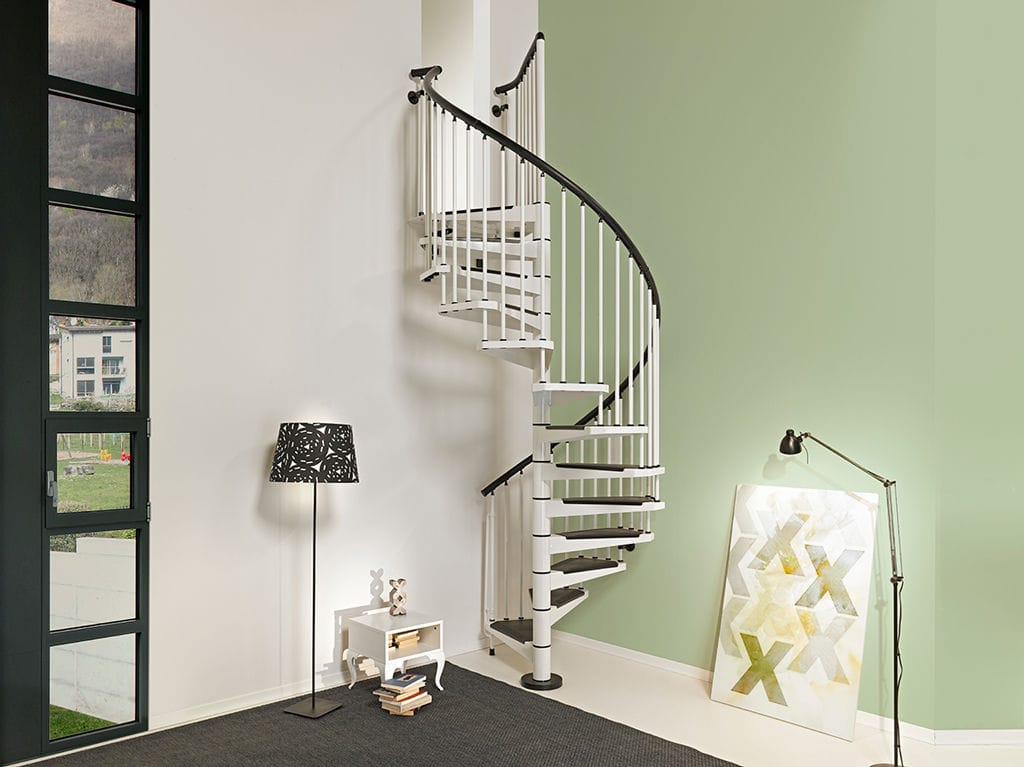 Escalera de caracol / estructura de metal / con peldaños de metal / sin