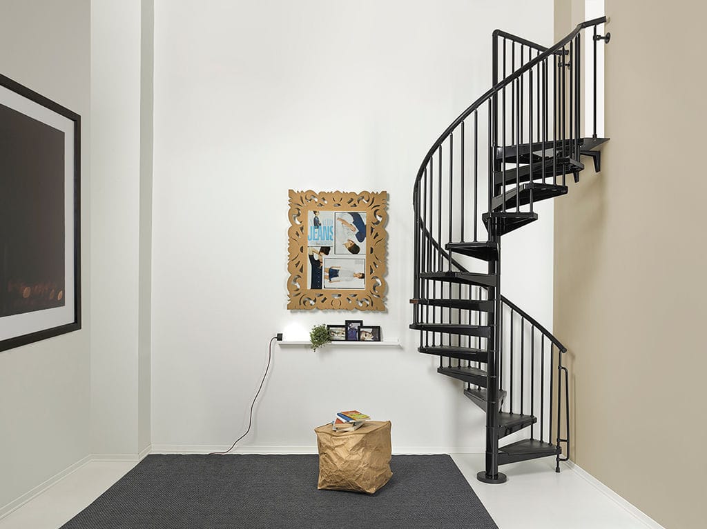 Escalera de caracol / estructura de metal / con peldaños de metal / sin