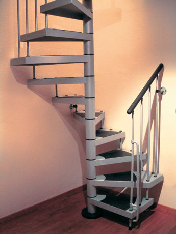 Escalera de caracol / estructura de metal / con peldaños de metal / sin