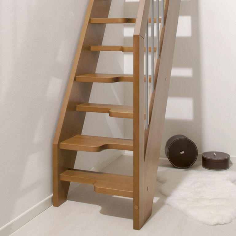 Escalera recta / estructura de madera / con peldaños de madera / sin