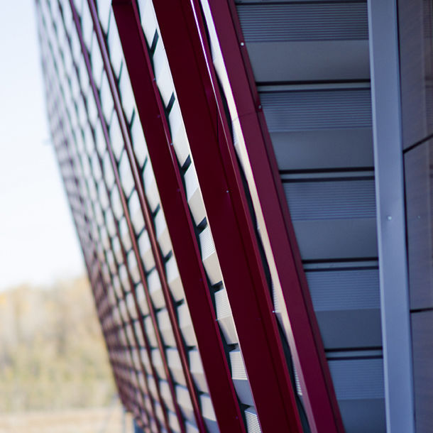 Revestimiento de fachada en láminas / de acero / prelacado / a medida