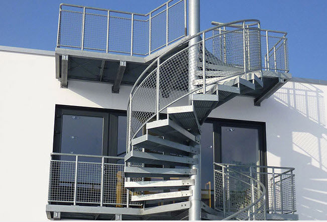 Escalera de caracol / estructura de metal / con peldaños de metal / sin