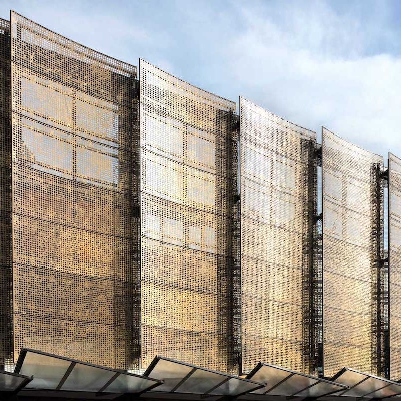 Lámina de metal decorativa - NORDIC BRASS - Aurubis - perforada / plana