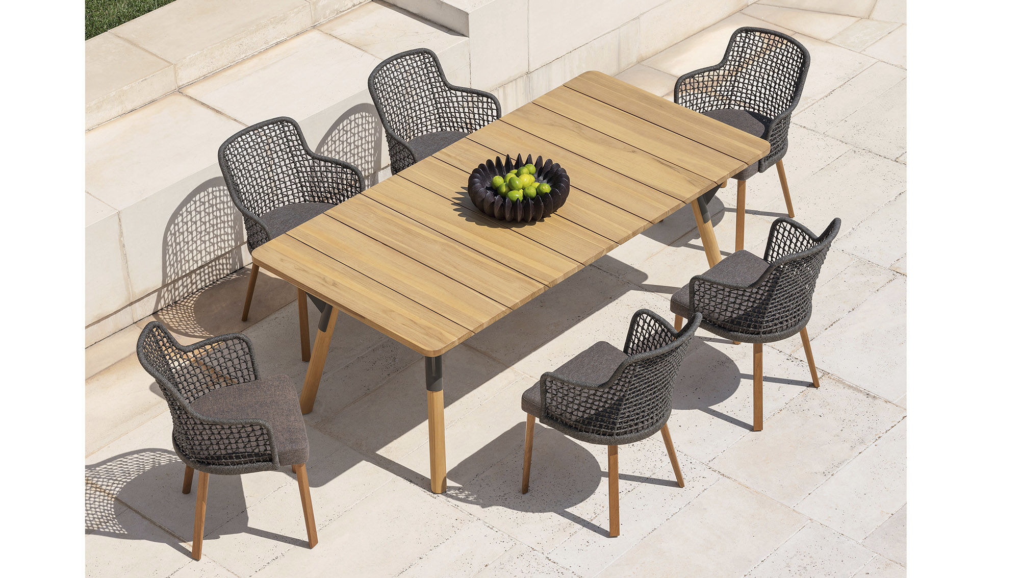 Silla de jardín contemporánea / con reposabrazos / tapizada / de