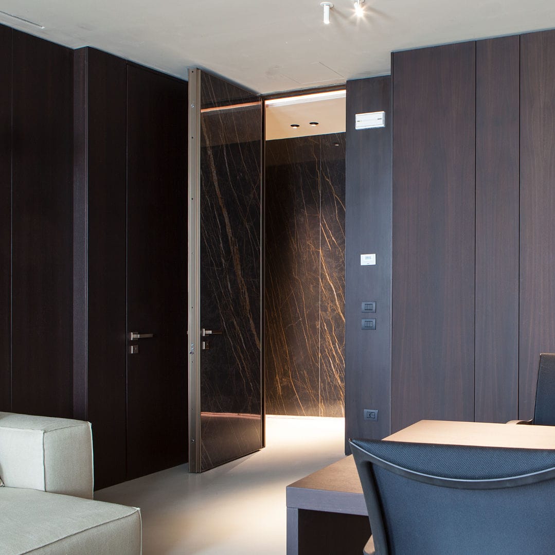 Puerta de interior - PROJECT - Oikos Venezia - de cerámica / abatible