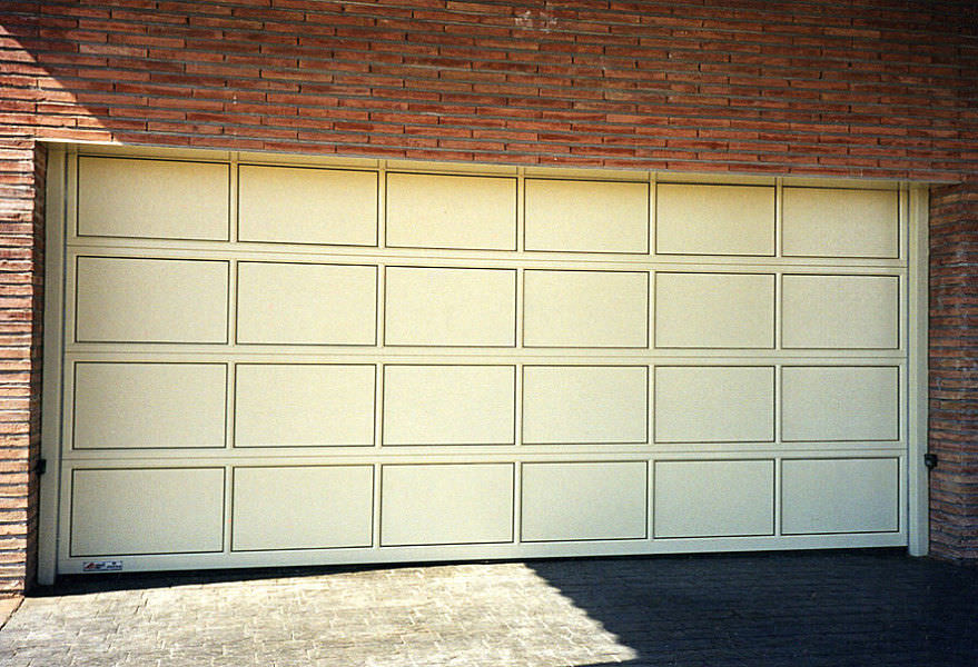 Puerta de garaje seccional - ALUSEC - Angel Mir – Portes Bisbal - de