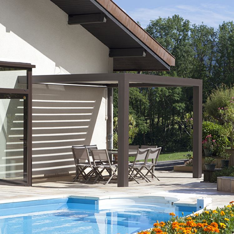Pérgola adosada - LUCIOLE® - INSTALLUX - de aluminio / con láminas móviles