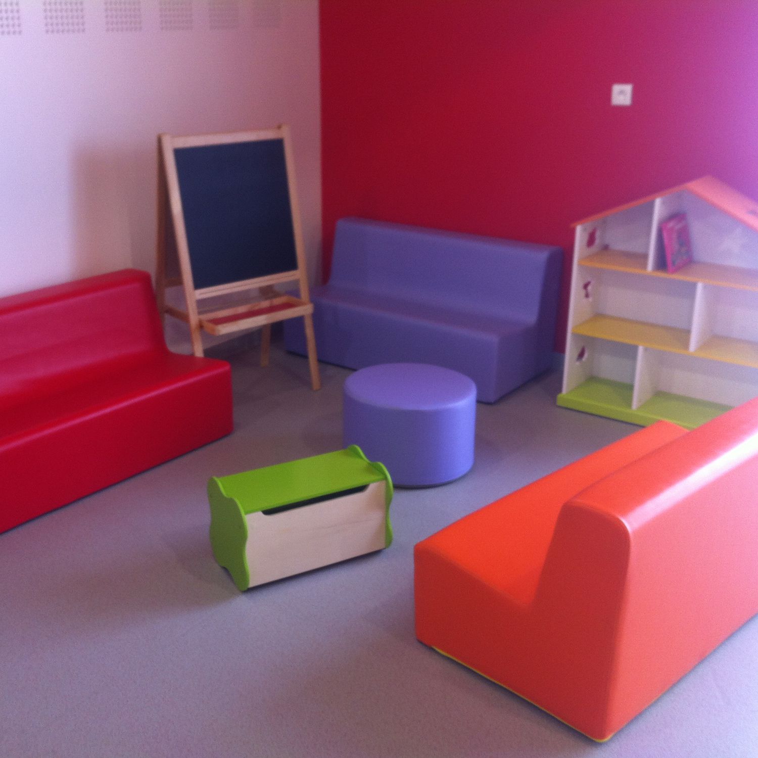 Puf contemporáneo CYLINDRICAL Modugame MG Sport de cuero