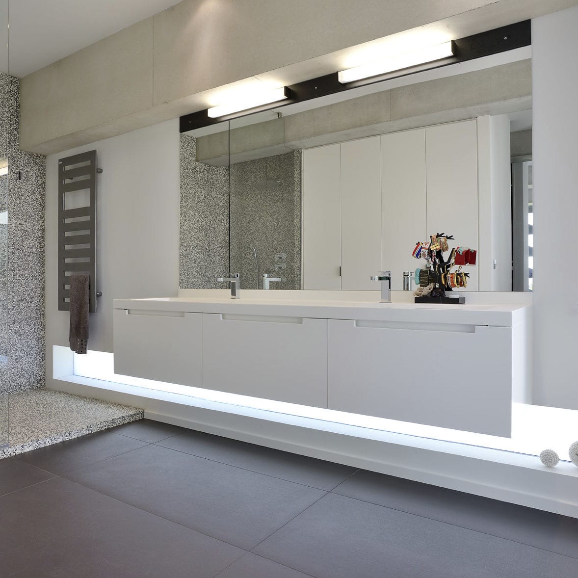 Mueble de lavabo doble - IMAGE 15 - IMAGE - suspendido / de Corian