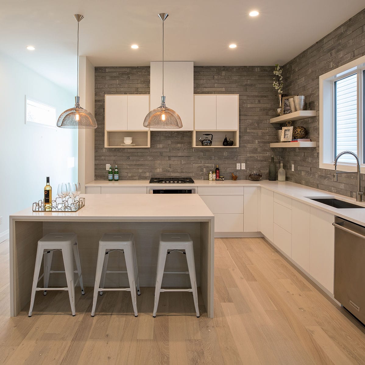 Cocina contemporánea - LENNOX - AYA kitchens - de madera / con isla / en L