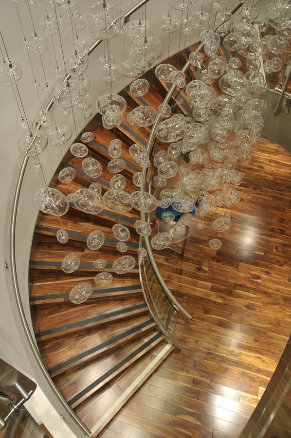 Escalera helicoidal / estructura de vidrio / estructura de acero / con