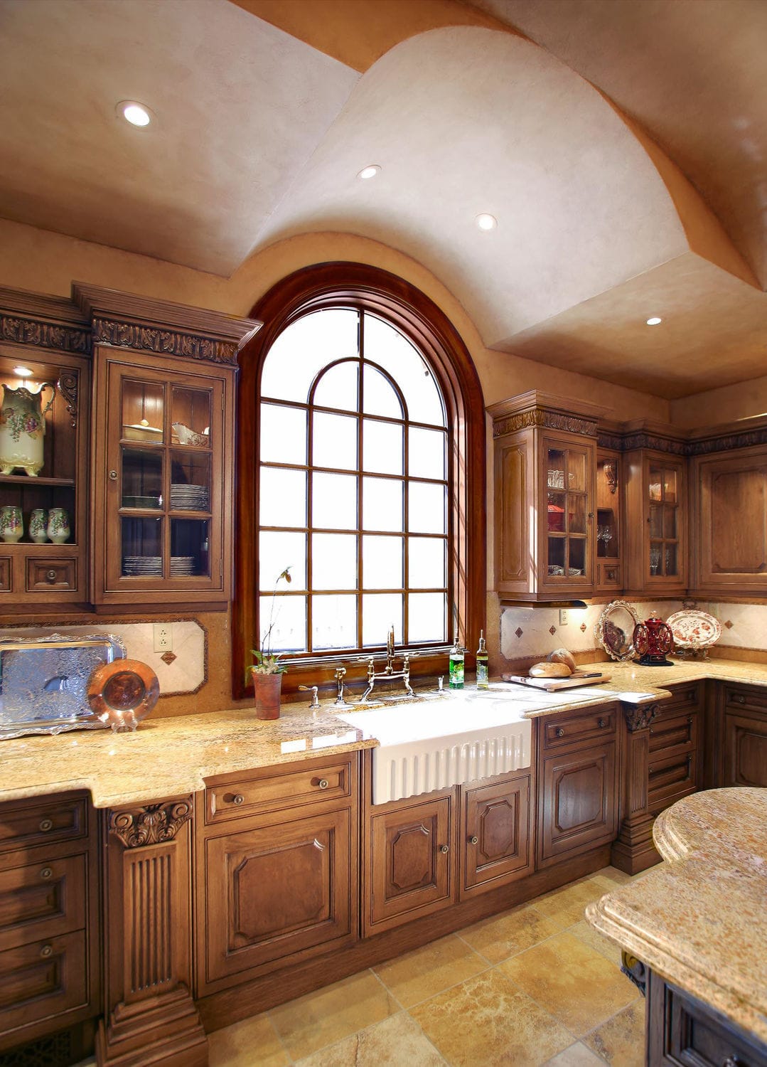 Cocina clásica - ADAIR - Clive Christian - de roble / de arcilla / con isla