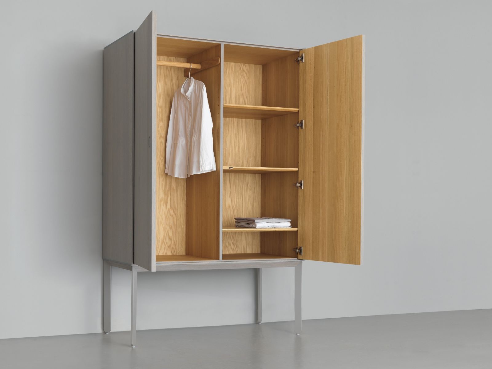 Armario contemporáneo - KIN BIG - ZEITRAUM - de madera maciza / de MDF