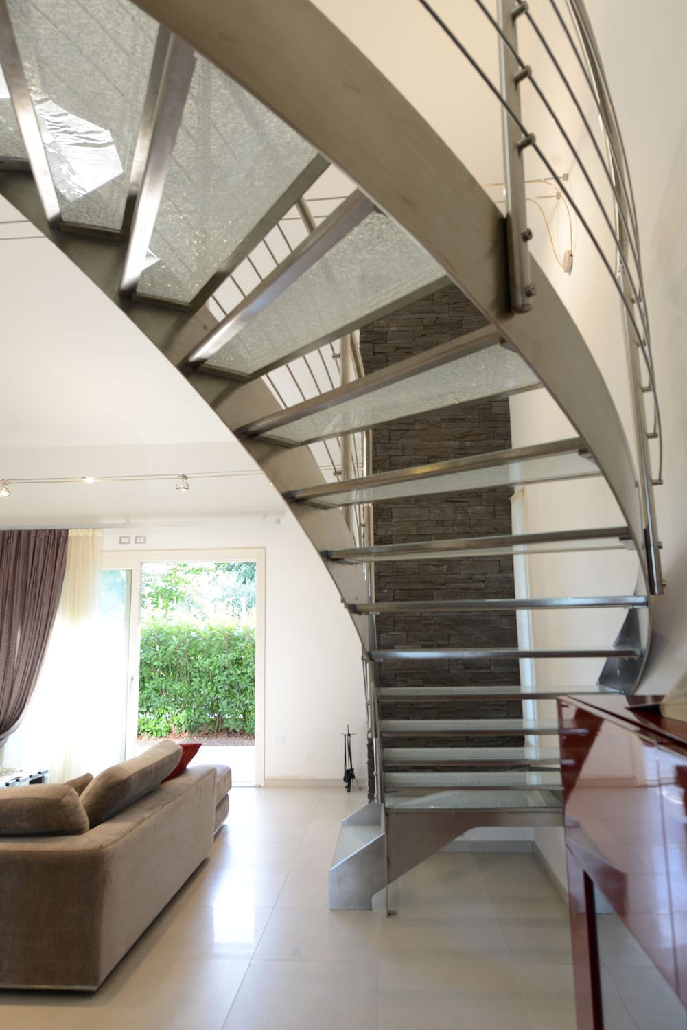 Escalera helicoidal / estructura de acero inoxidable / con peldaños de