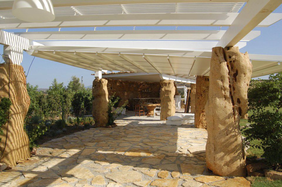 Pérgola autoportante / de piedra / con láminas parasol - Un Mondo in Pietra
