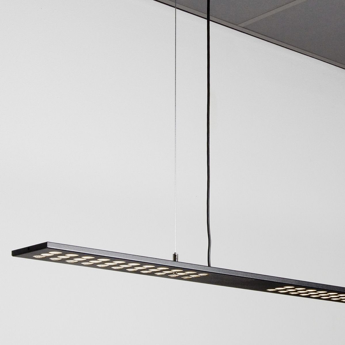 Luminaria suspendida ESSENTIAL MULTIOPTICS Atomis LED / lineal