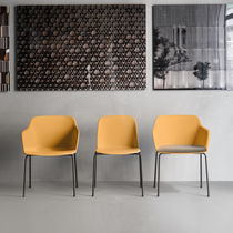Sillón contemporáneo / de plástico / amarillo...