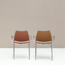 Silla contemporánea / tapizada / apilable...