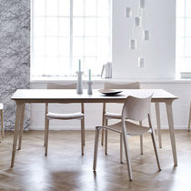 Mesa de comedor contemporánea / de fresno...