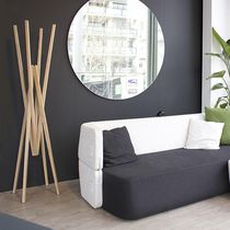 Perchero de pie / contemporáneo / de madera