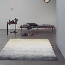 Alfombra contemporánea / de rayas / de viscosa...