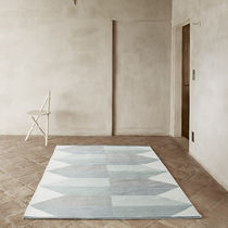 Alfombra contemporánea / con motivos decorativos...
