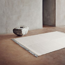Alfombra contemporánea / con motivos decorativos...
