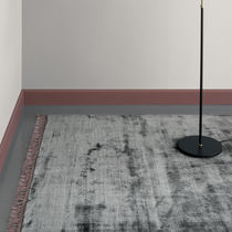 Alfombra contemporánea / con motivos decorativos...