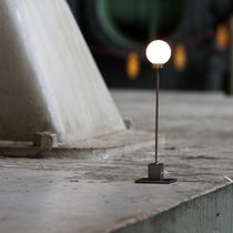 Lámpara de mesa / de aluminio / de acero...