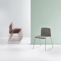 Silla contemporánea / tapizada / apilable...