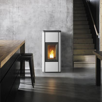 Estufa de pellets / 8 kW / de suelo / contemporánea
