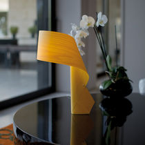 Lámpara de mesa / de madera / de diseño...
