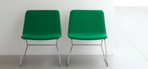 Sillón bajo contemporáneo / de cuero / patín
