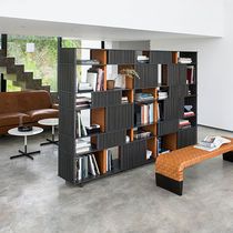 Biblioteca para muro / alta / baja / contemporánea